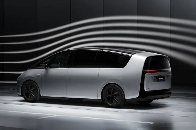 2023年 リーシアン メガ MPV 純電気自動車 544hp 4wd 200マイル フロントホイールドライブ 3